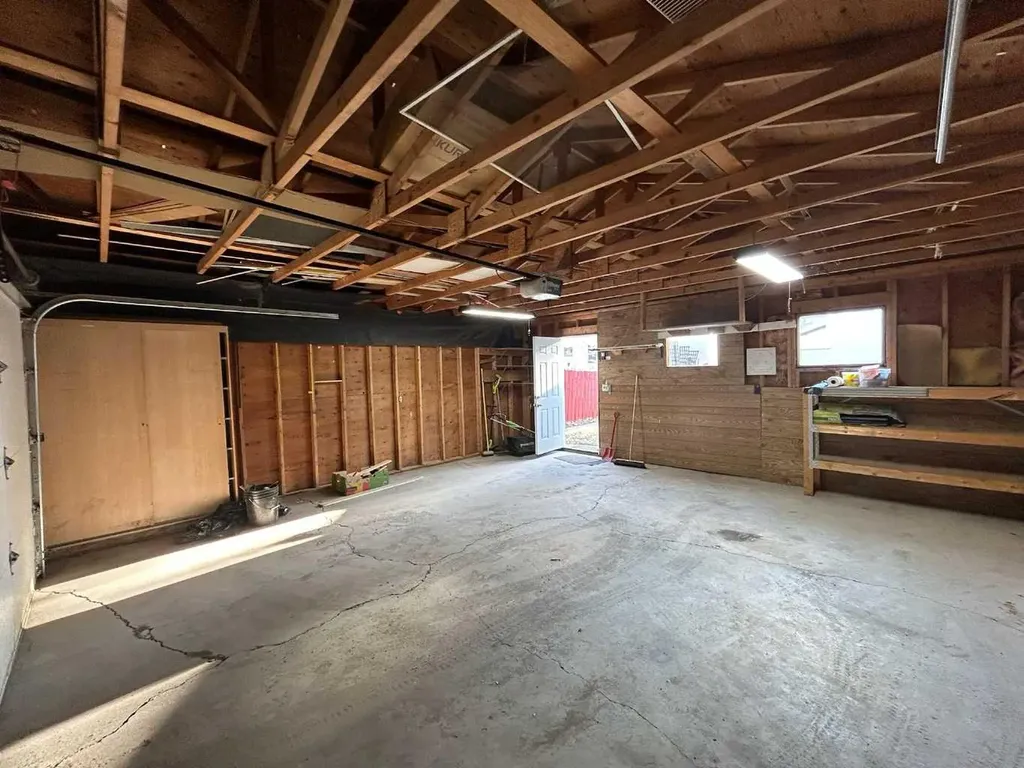 6208 37 Street SW Calgary AB T3E 5M8