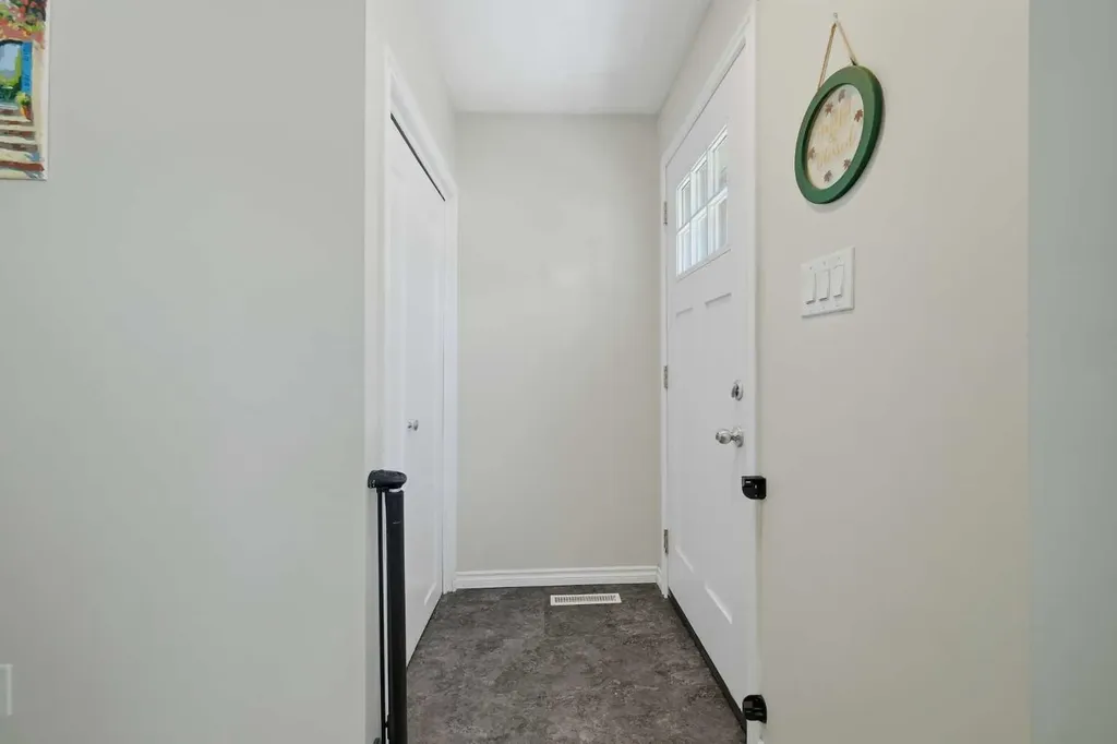6208 37 Street SW Calgary AB T3E 5M8