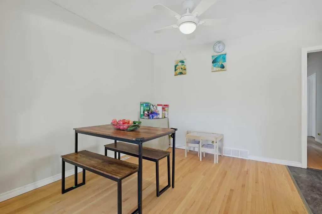 6208 37 Street SW Calgary AB T3E 5M8