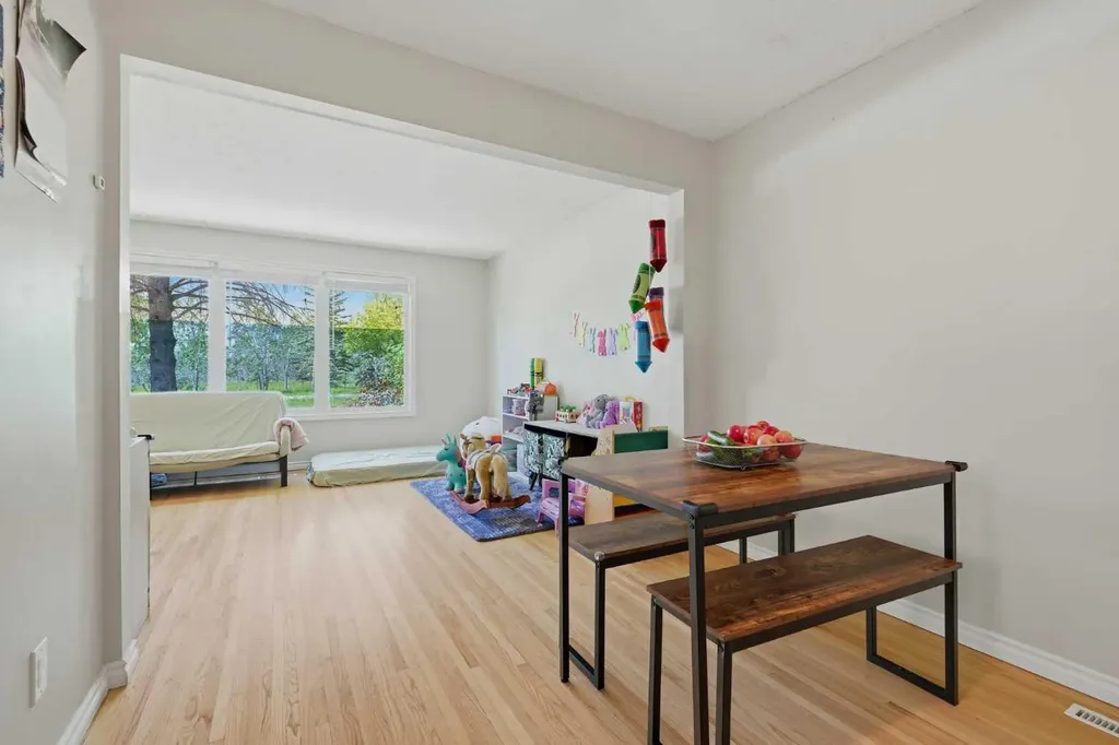 6208 37 Street SW Calgary AB T3E 5M8