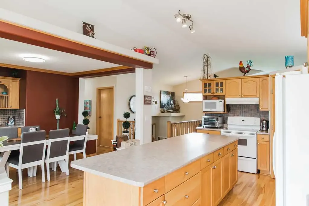 9125 129 Avenue Grande Prairie AB T8X 1R5