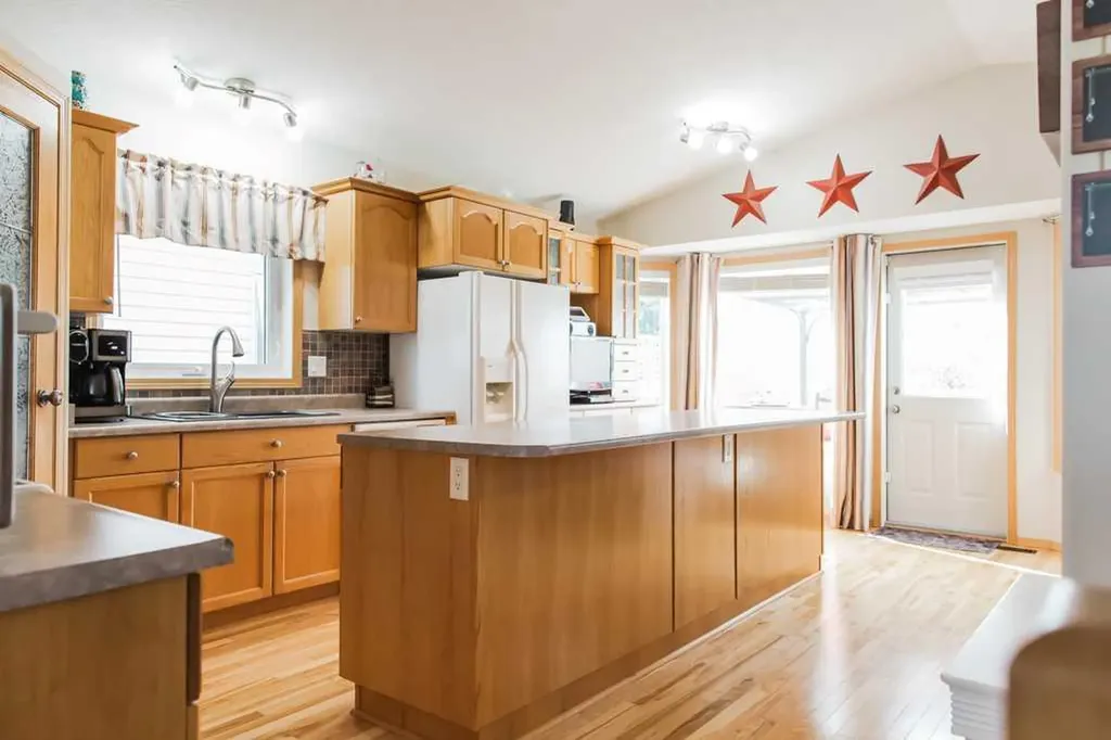9125 129 Avenue Grande Prairie AB T8X 1R5