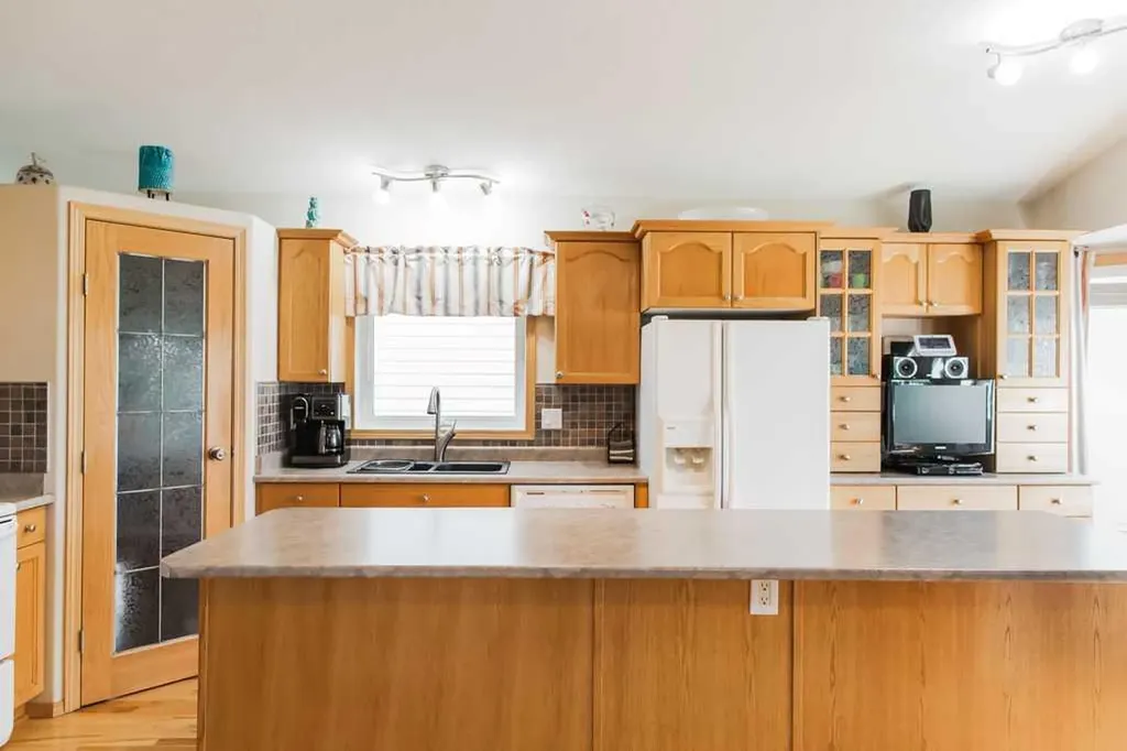 9125 129 Avenue Grande Prairie AB T8X 1R5