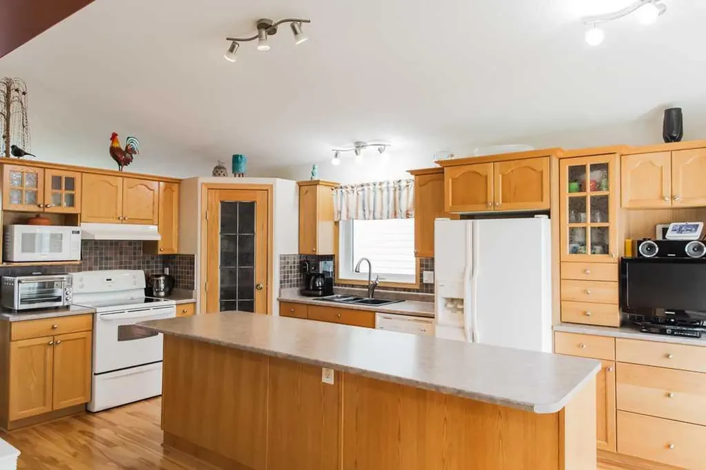 9125 129 Avenue Grande Prairie AB T8X 1R5