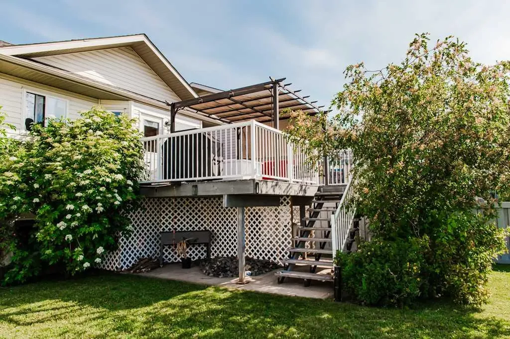 9125 129 Avenue Grande Prairie AB T8X 1R5