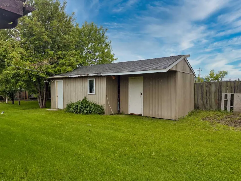 404 6 Avenue NW Slave Lake AB T0G 2A1