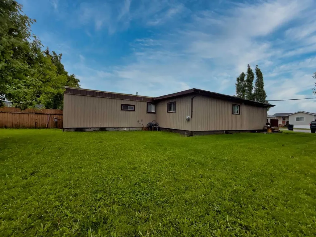 404 6 Avenue NW Slave Lake AB T0G 2A1