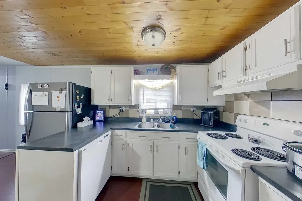 404 6 Avenue NW Slave Lake AB T0G 2A1