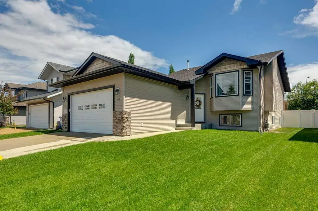 39 Isaacson Crescent Red Deer AB T4R3N1