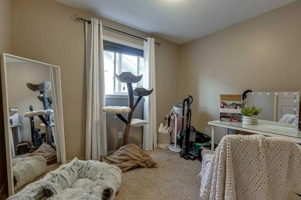 39 Isaacson Crescent Red Deer AB T4R3N1