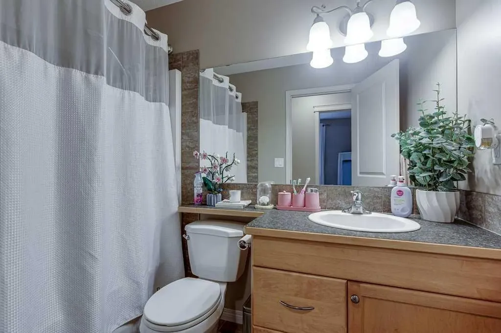 39 Isaacson Crescent Red Deer AB T4R3N1