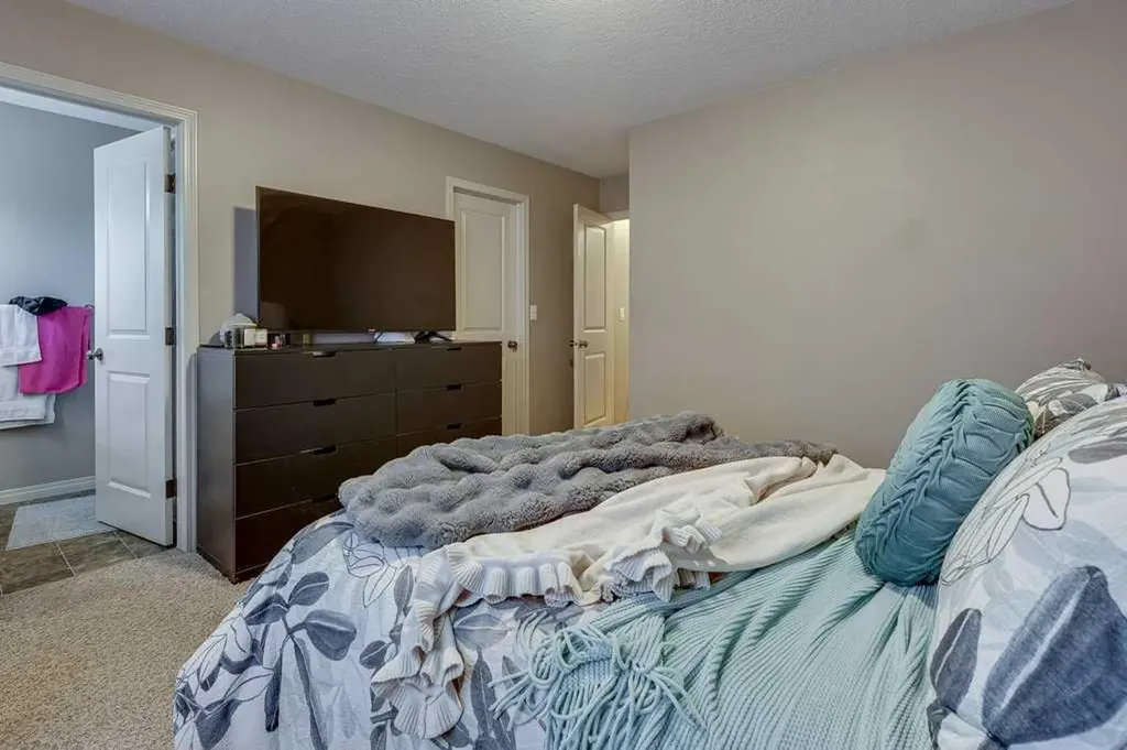 39 Isaacson Crescent Red Deer AB T4R3N1
