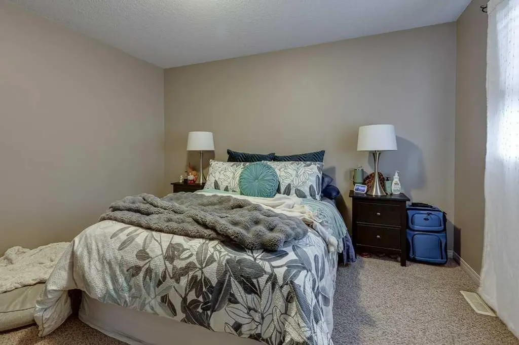 39 Isaacson Crescent Red Deer AB T4R3N1