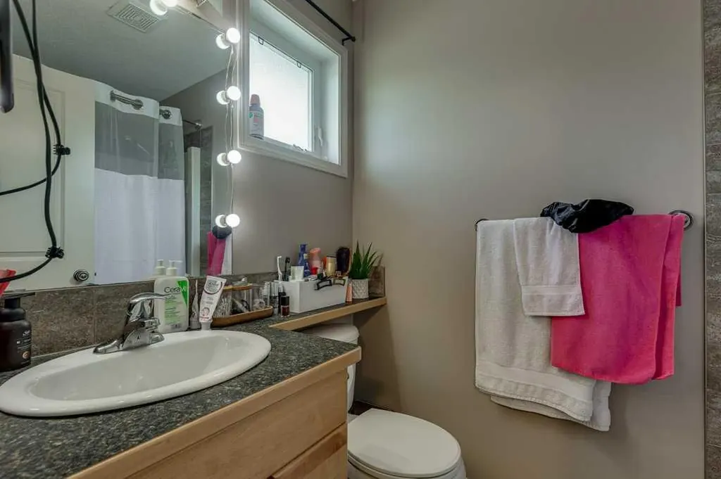 39 Isaacson Crescent Red Deer AB T4R3N1