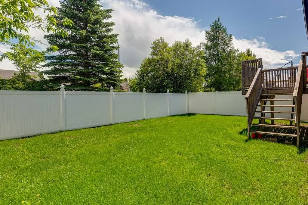 39 Isaacson Crescent Red Deer AB T4R3N1