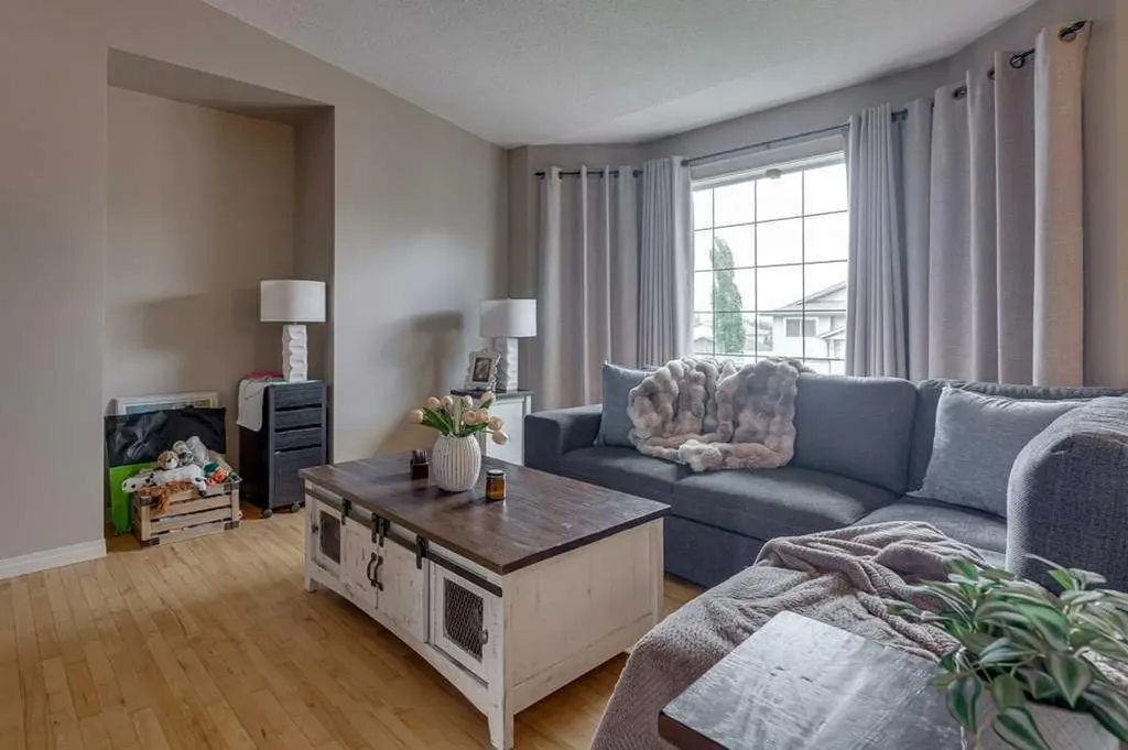 39 Isaacson Crescent Red Deer AB T4R3N1