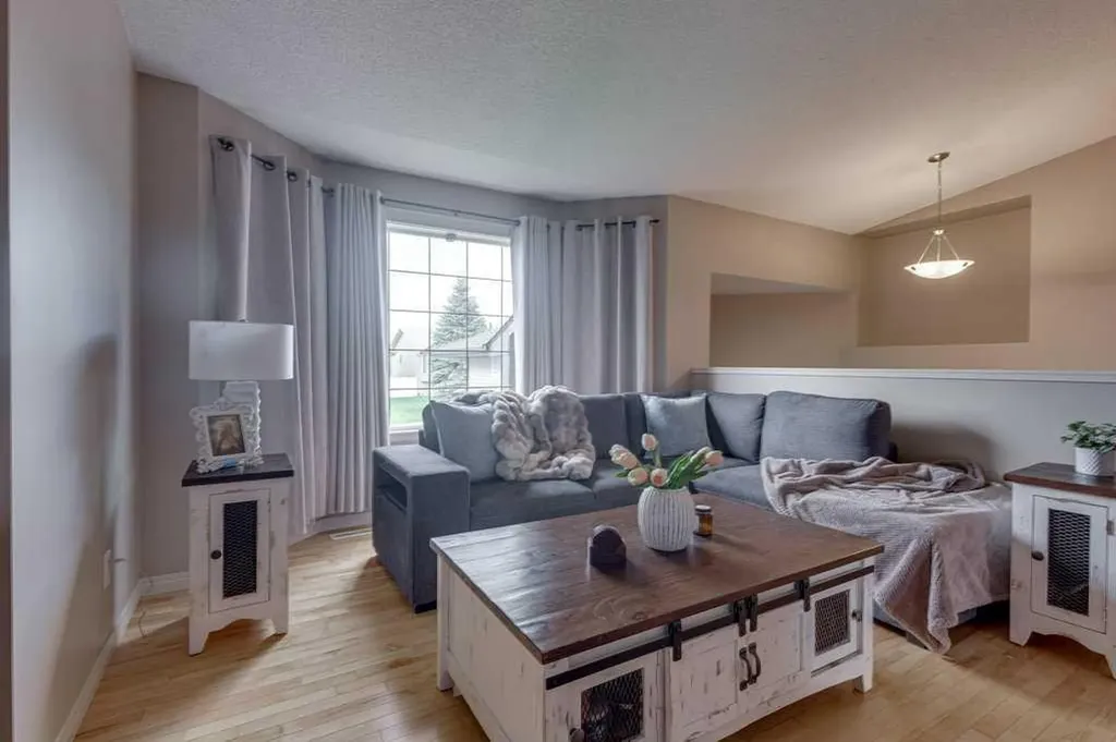 39 Isaacson Crescent Red Deer AB T4R3N1