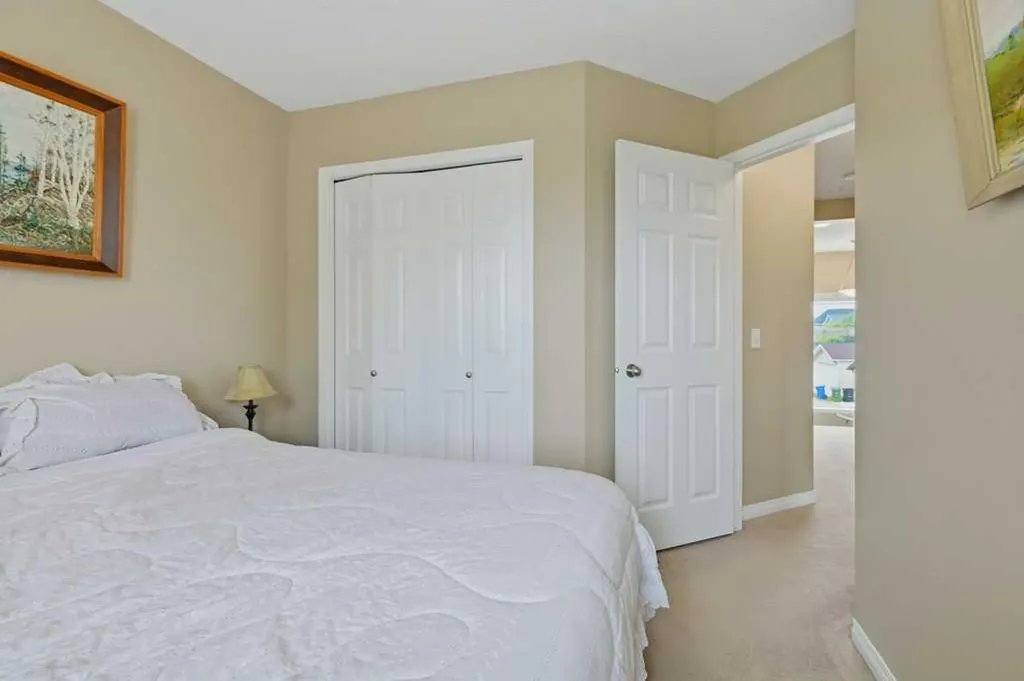 358 Prestwick Circle SE Calgary AB T2Z 4P4