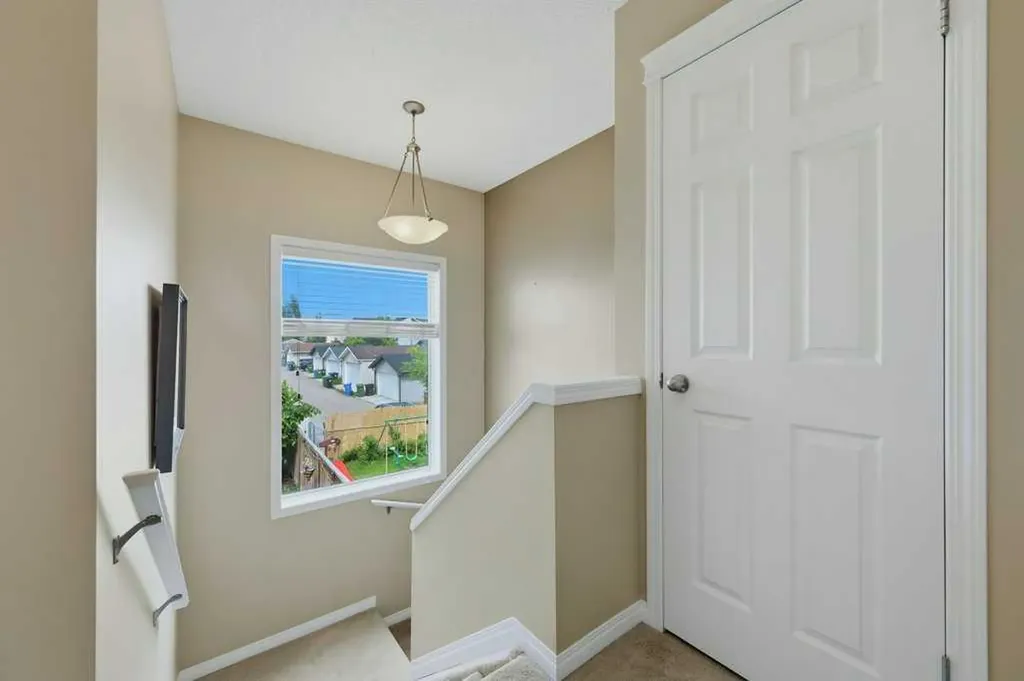 358 Prestwick Circle SE Calgary AB T2Z 4P4