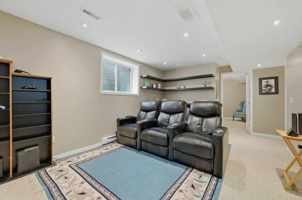 358 Prestwick Circle SE Calgary AB T2Z 4P4