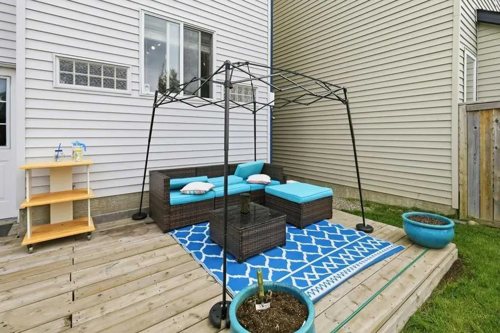 358 Prestwick Circle SE Calgary AB T2Z 4P4