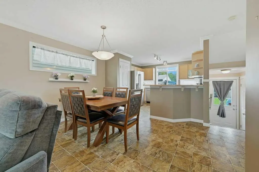 358 Prestwick Circle SE Calgary AB T2Z 4P4