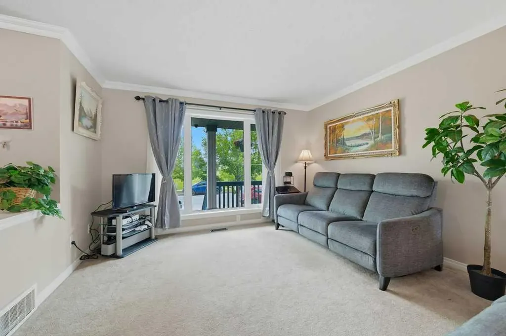 358 Prestwick Circle SE Calgary AB T2Z 4P4