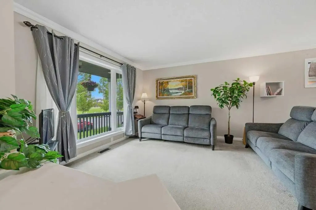 358 Prestwick Circle SE Calgary AB T2Z 4P4