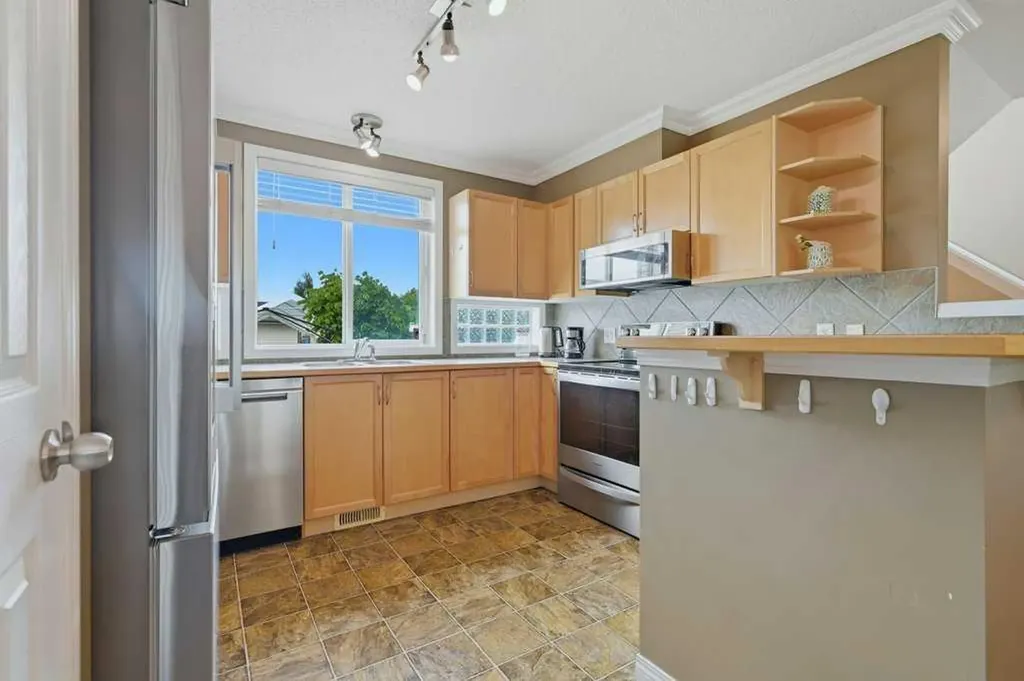 358 Prestwick Circle SE Calgary AB T2Z 4P4