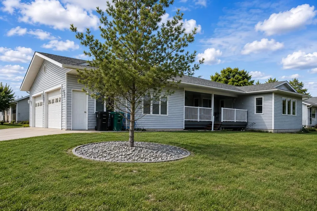 1114 6 Avenue W Beaverlodge AB T0H 0C0