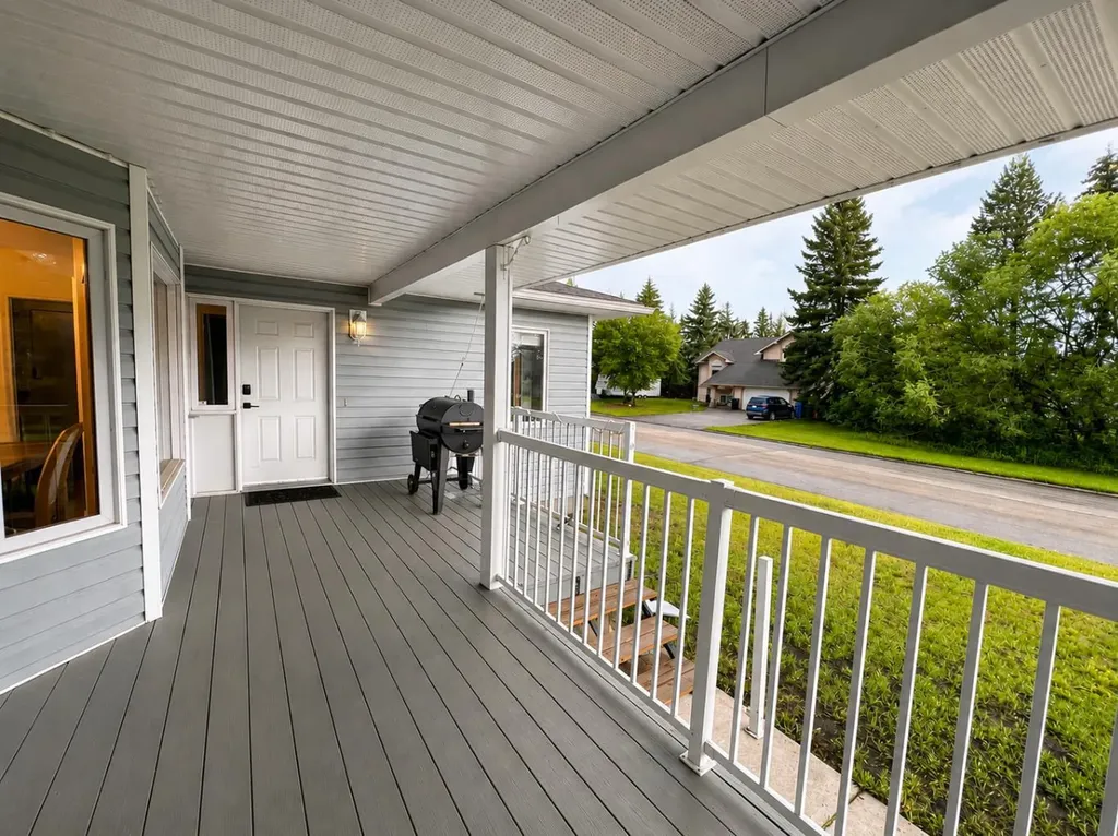 1114 6 Avenue W Beaverlodge AB T0H 0C0