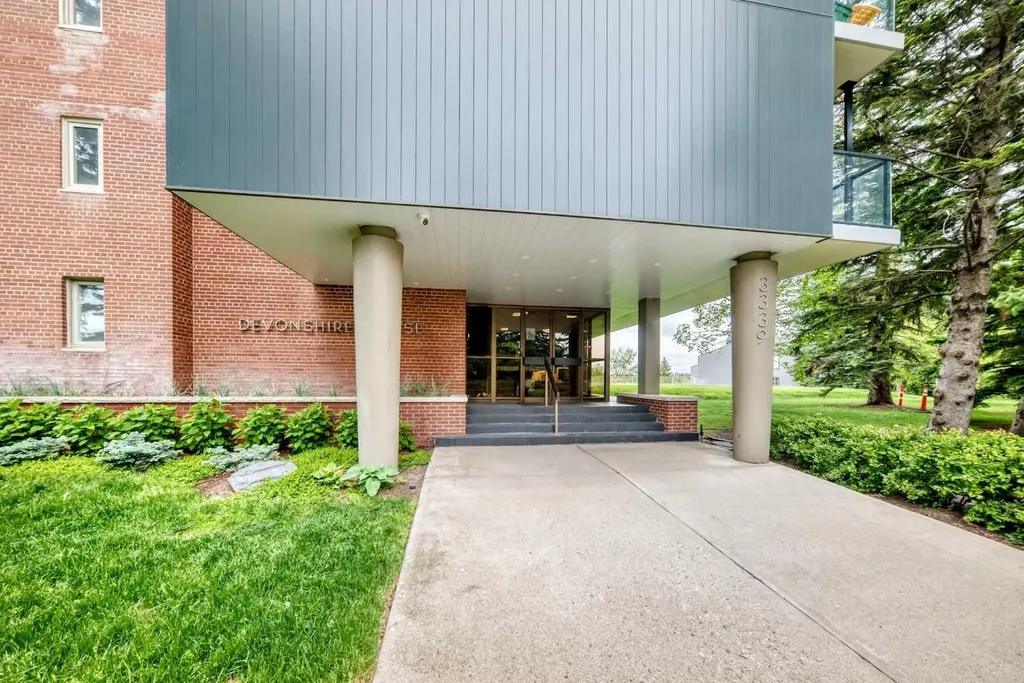 3339 Rideau Place SW Calgary AB T2S 1Z5