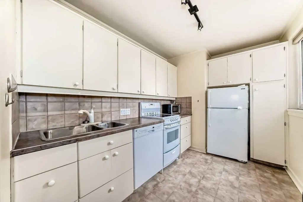 3339 Rideau Place SW Calgary AB T2S 1Z5