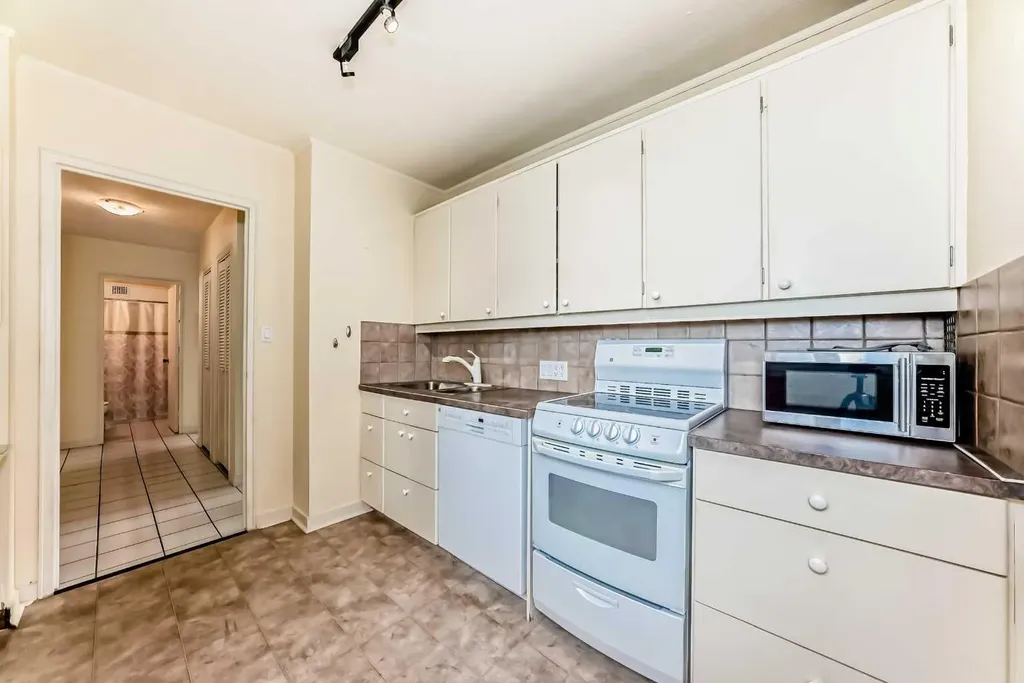 3339 Rideau Place SW Calgary AB T2S 1Z5