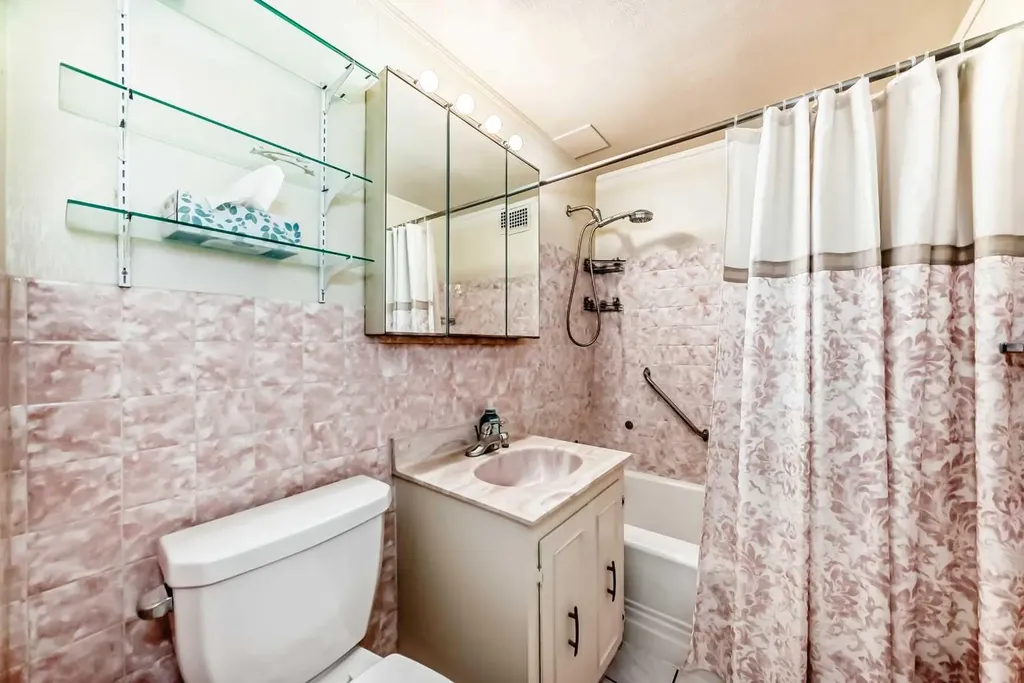 3339 Rideau Place SW Calgary AB T2S 1Z5