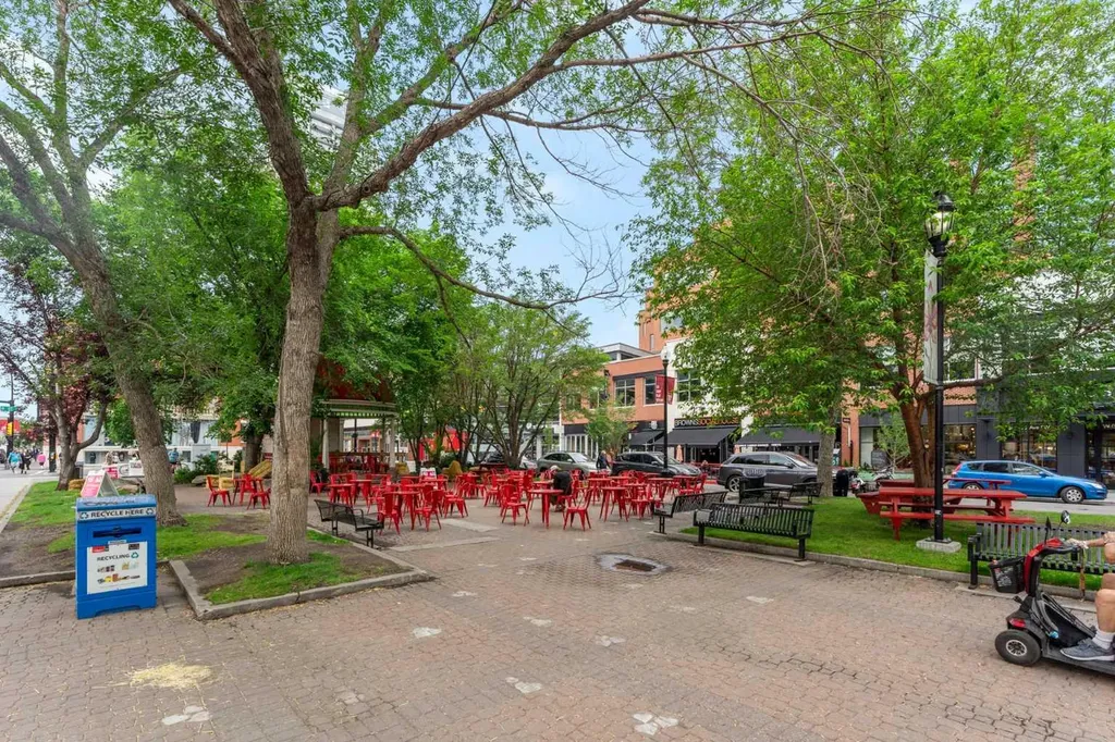 2505 17 Avenue SW Calgary AB T3E 7V3