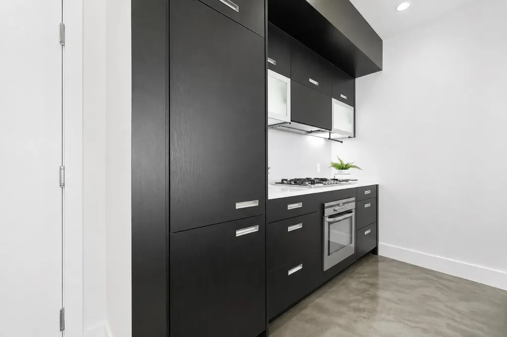 2505 17 Avenue SW Calgary AB T3E 7V3
