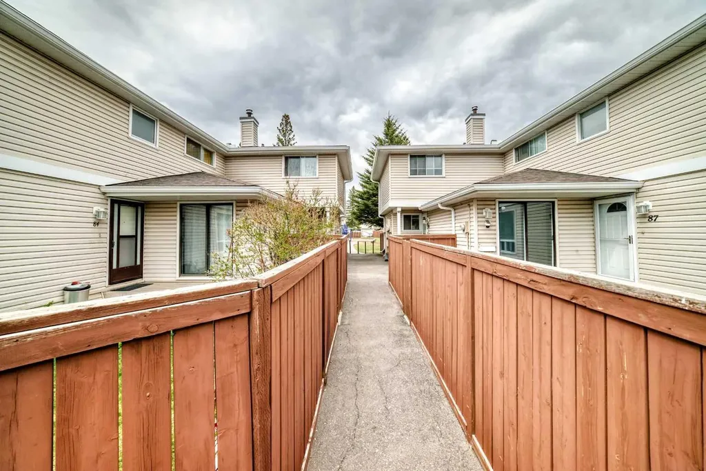 1155 Falconridge Drive NE Calgary AB T3J1E1
