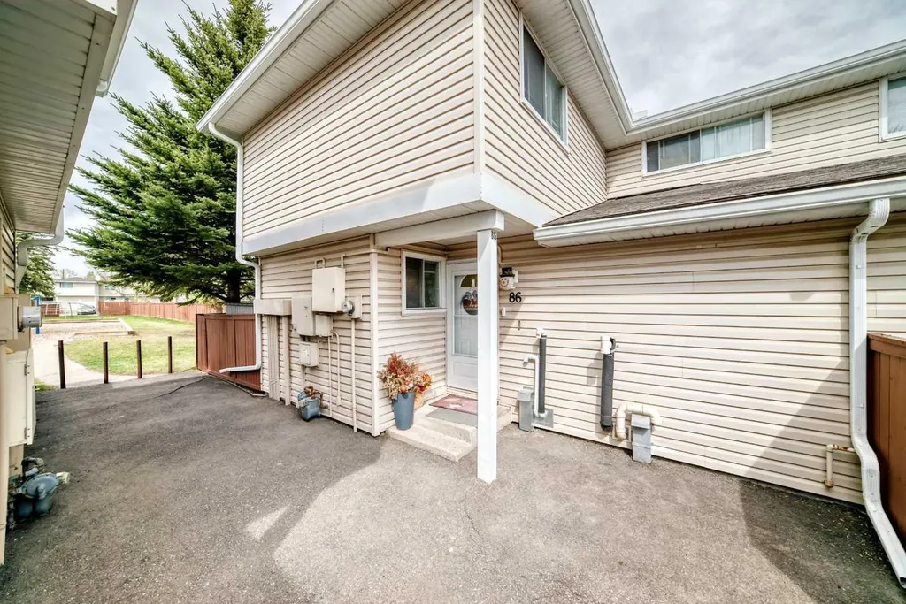 1155 Falconridge Drive NE Calgary AB T3J1E1