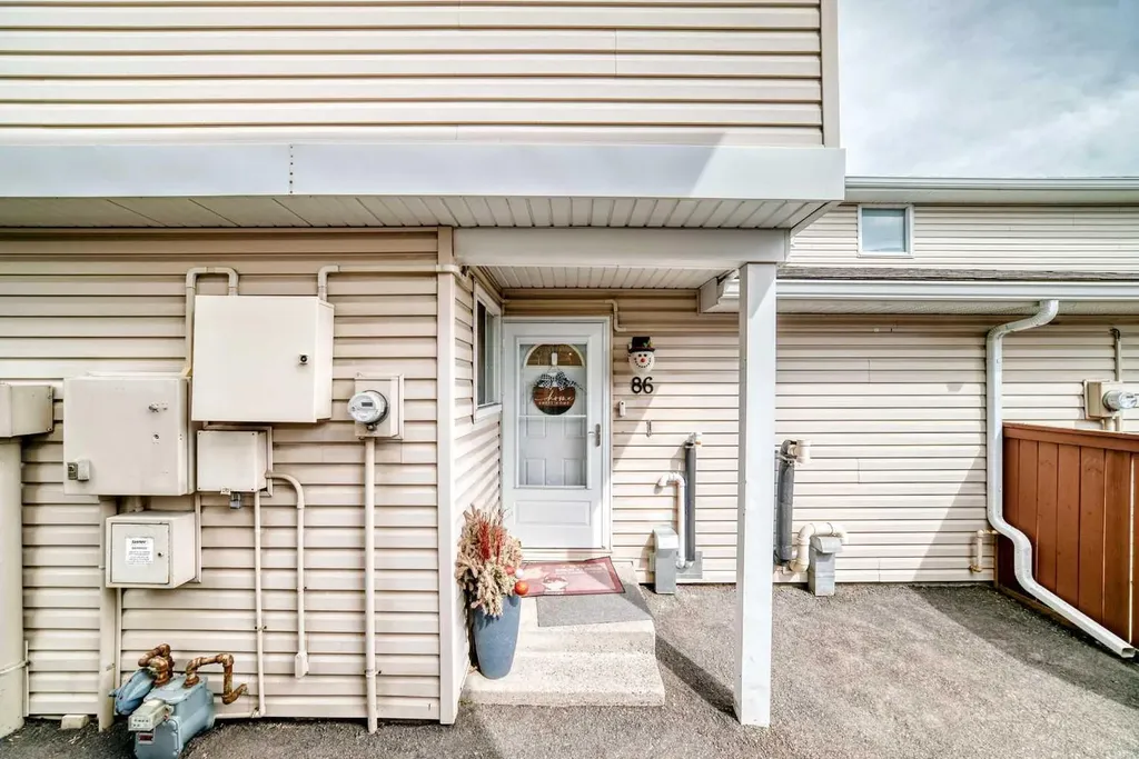 1155 Falconridge Drive NE Calgary AB T3J1E1