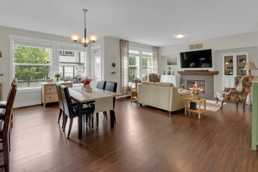 110 Coopers Common Airdrie AB T4B 3Y3