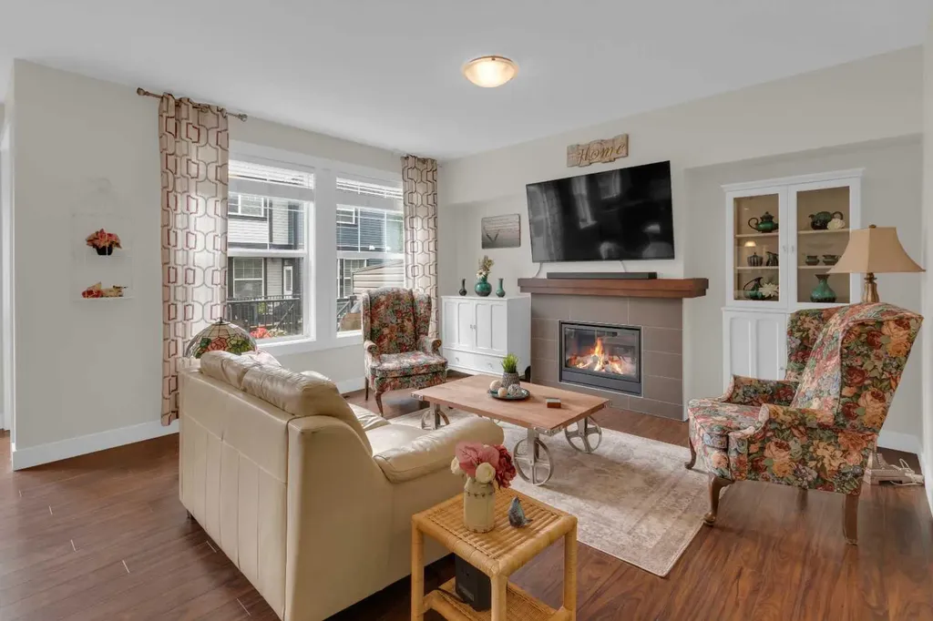 110 Coopers Common Airdrie AB T4B 3Y3