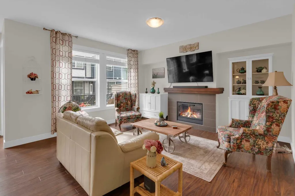 110 Coopers Common Airdrie AB T4B 3Y3