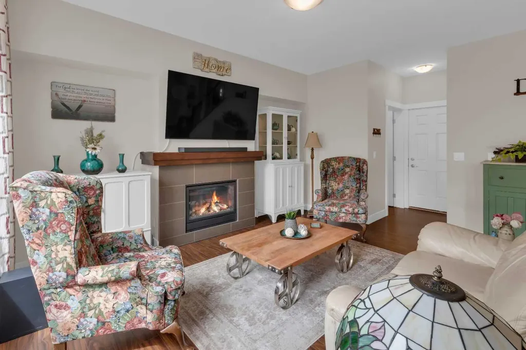 110 Coopers Common Airdrie AB T4B 3Y3