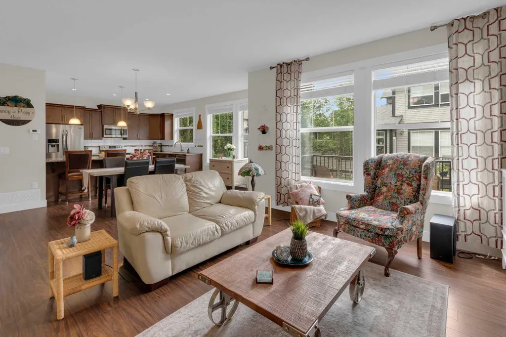 110 Coopers Common Airdrie AB T4B 3Y3