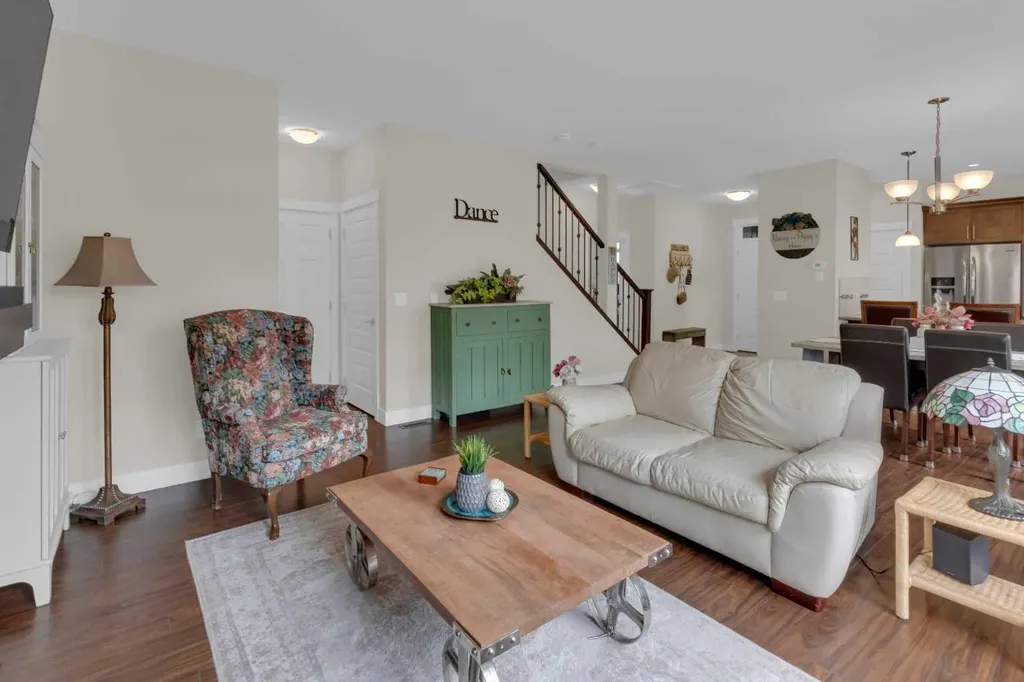 110 Coopers Common Airdrie AB T4B 3Y3
