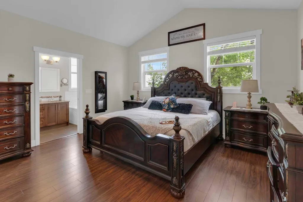 110 Coopers Common Airdrie AB T4B 3Y3