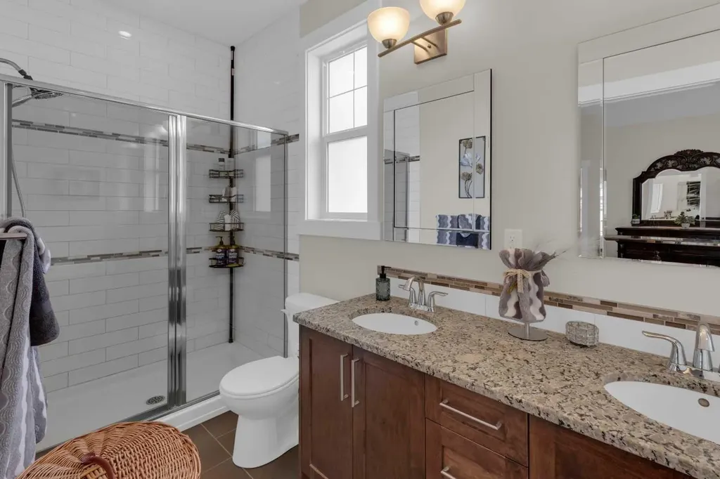 110 Coopers Common Airdrie AB T4B 3Y3