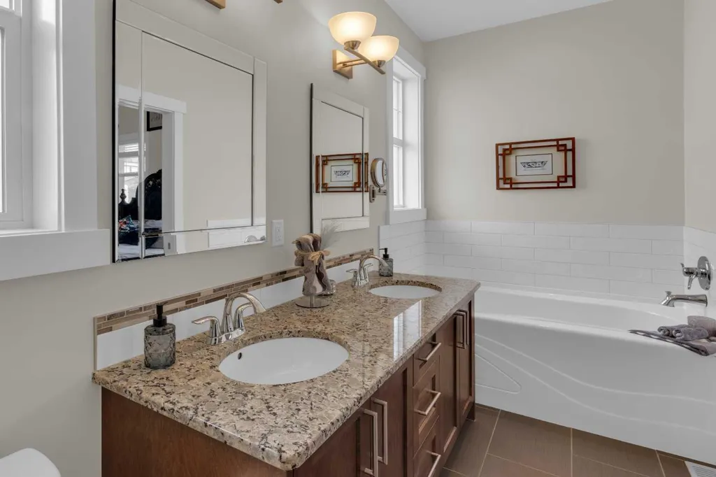 110 Coopers Common Airdrie AB T4B 3Y3