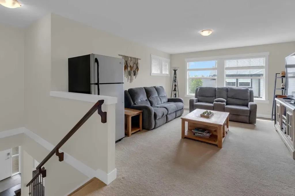 110 Coopers Common Airdrie AB T4B 3Y3